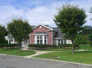 8 Kensington Dr, Smithtown, NY 11787