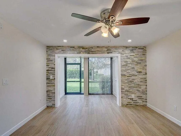 400 Club Cir — Photo 17