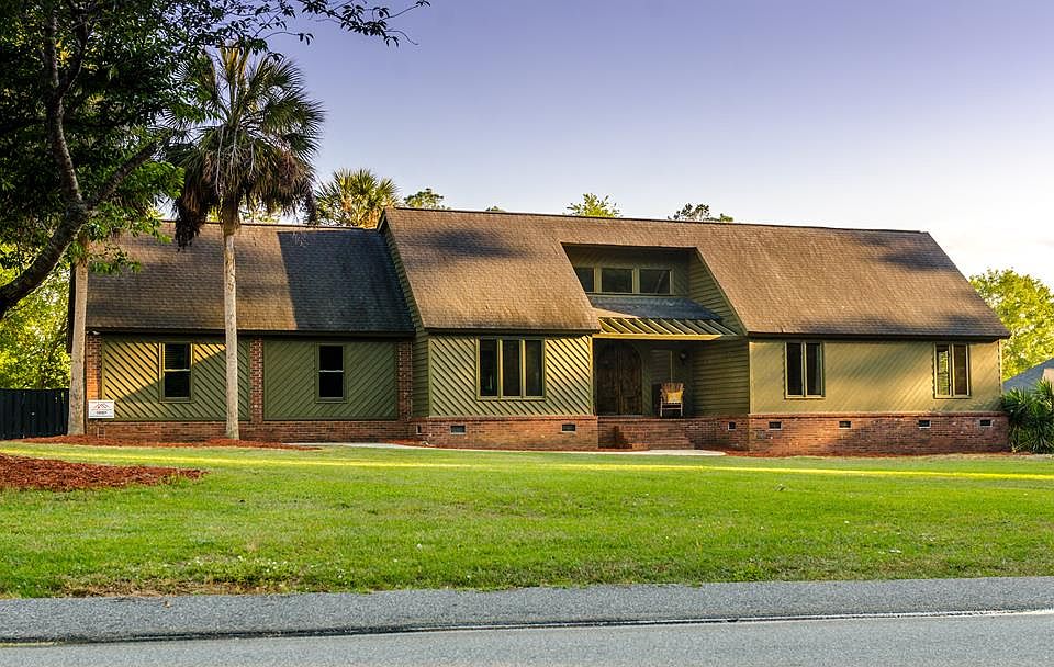 1st image of 2569 Fairway Dr