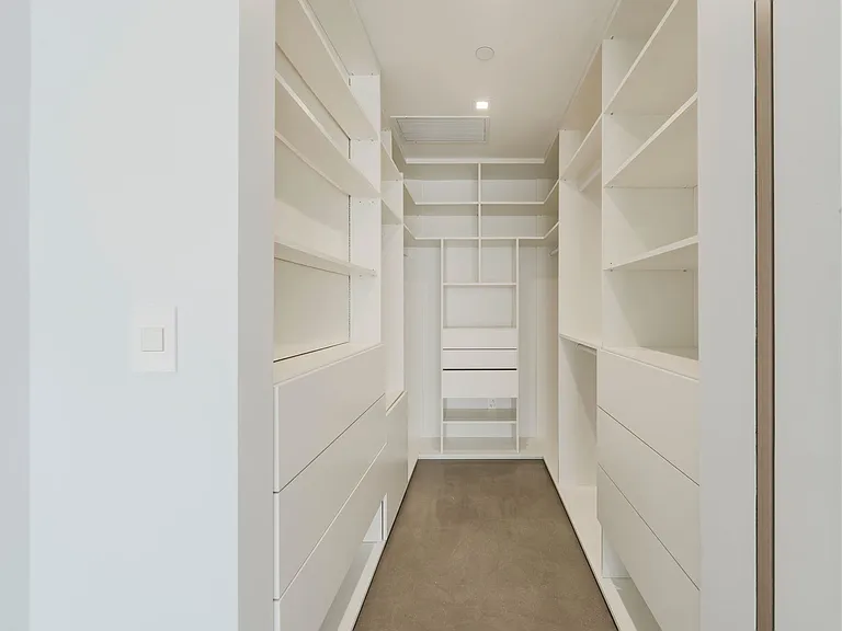 762 Rosecrans Ave — Photo 16