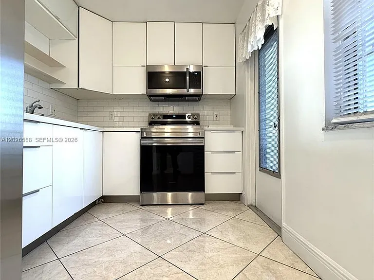 300 NE 14th Ave #307 — Photo 3