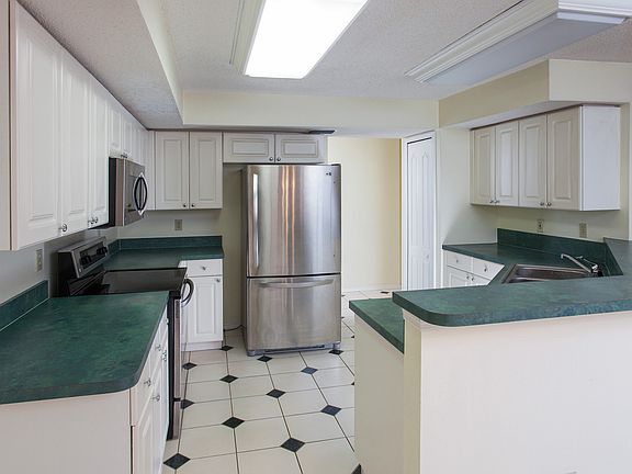 3rd image of 5712 Holly Ct