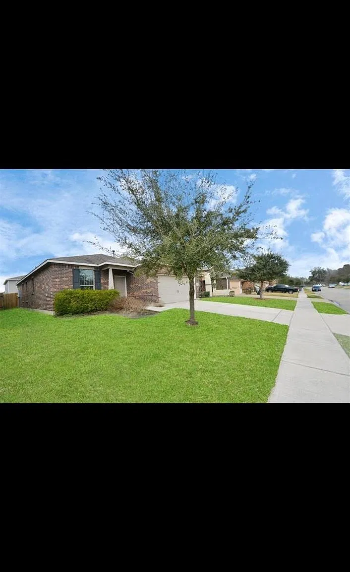 3 bed, 2.0 bath, $1,949 — Photo 3