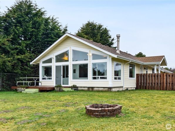 340 King Cyrus Loop SW, Ocean Shores, WA 98569