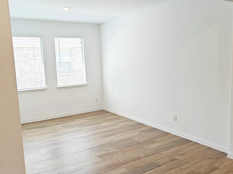8404 Honeylocust St — Photo 11