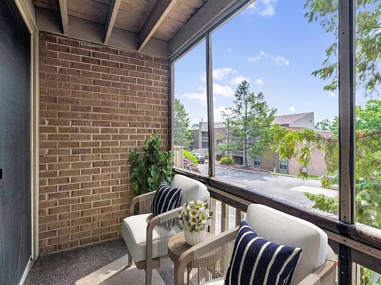 Summit Pointe Apartment Homes — Photo 8