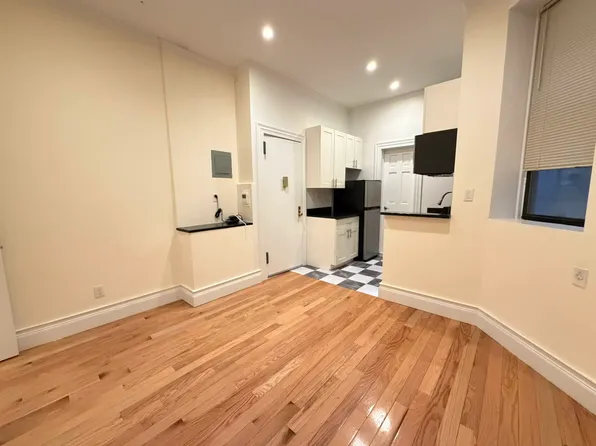 226 East 26th Street image 1 of 8