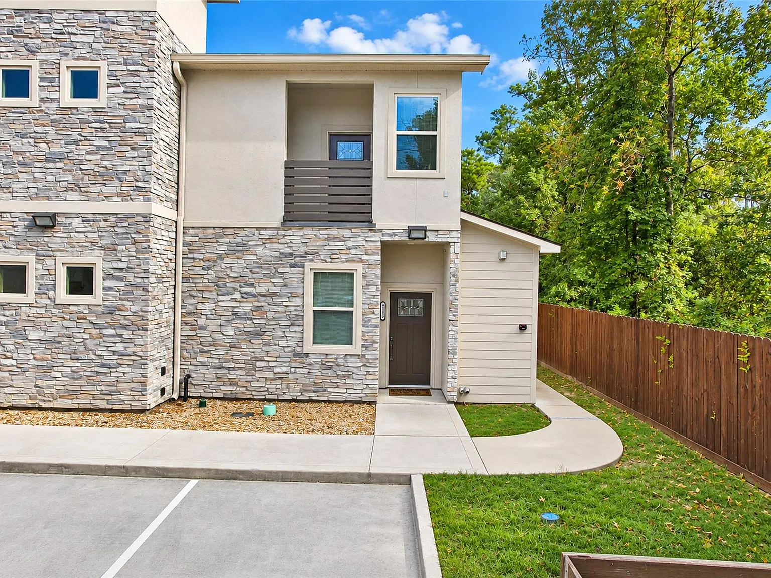 2 bed, 2.0 bath, 1193 sqft, $1,950 — Photo 3