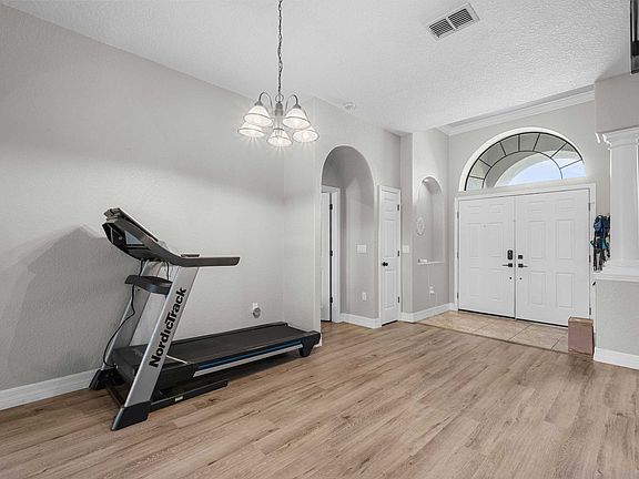 3rd image of 12306 Woodlands Cir