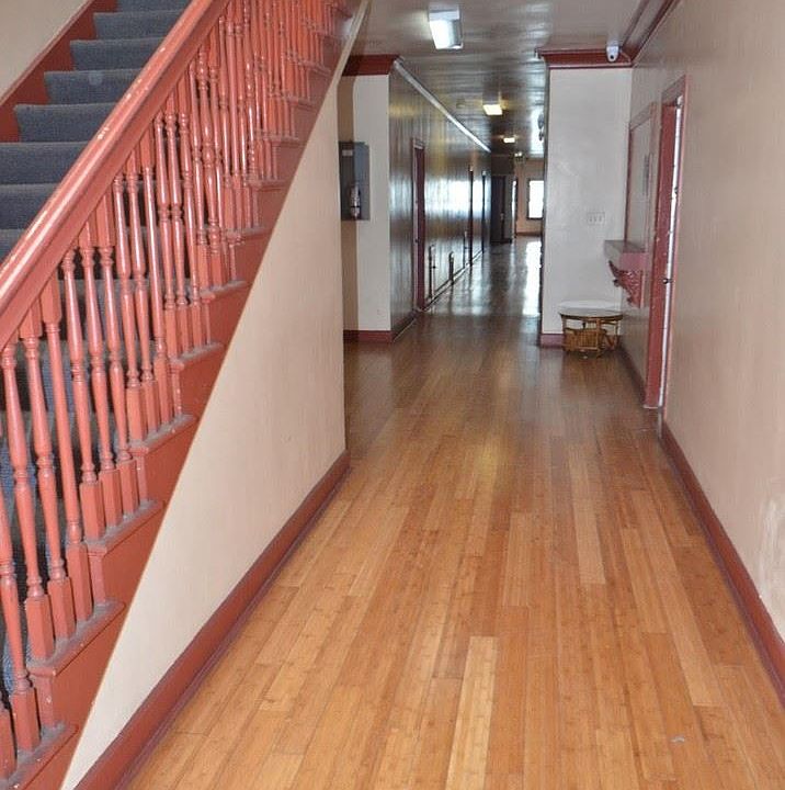 1st image of 916 S Lake St APT 105
