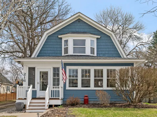 216 Oak St N, Chaska, MN 55318