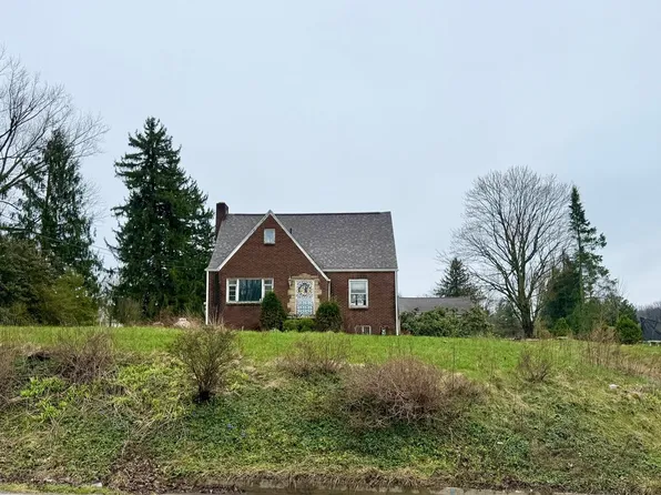 1724 Eastbrook Rd, New Castle, PA 16101