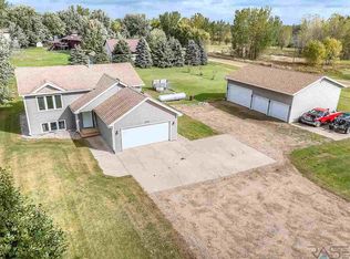 46498 Inca Dr, Hartford, SD 57033