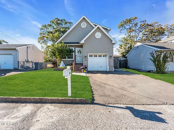 2nd image of 808 Beach Avenue