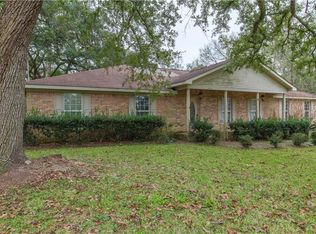 13271 Center Ave, Bayou La Batre, AL 36509
