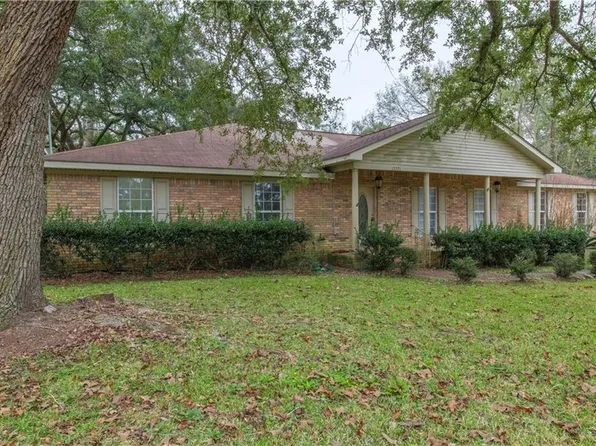 13271 Center Ave, Bayou La Batre, AL 36509