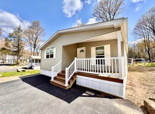 106 Middle Rd, Greentown, PA 18426