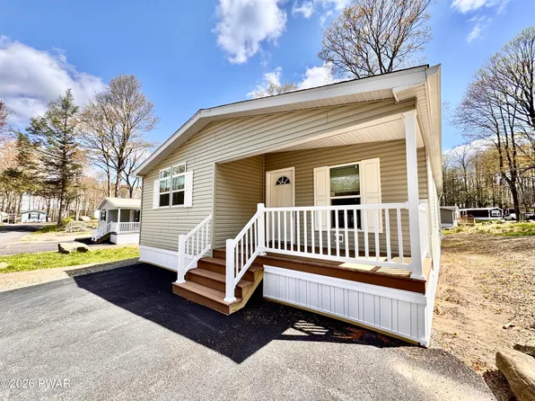 106 Middle Rd, Greentown, PA 18426
