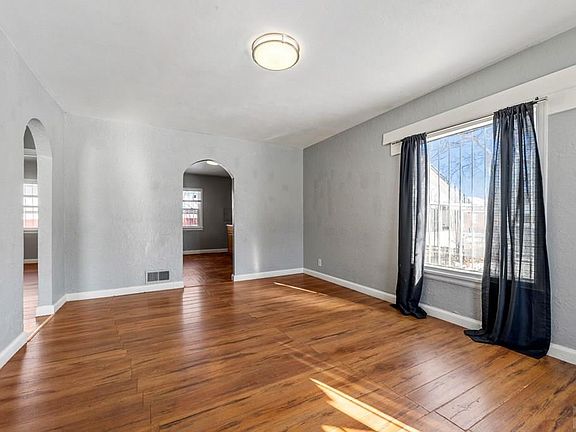 3rd image of 511 E Northern Ave