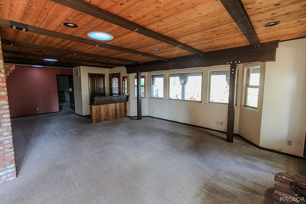 3 bed, 3.0 bath, 2300 sqft, $3,500 — Photo 4
