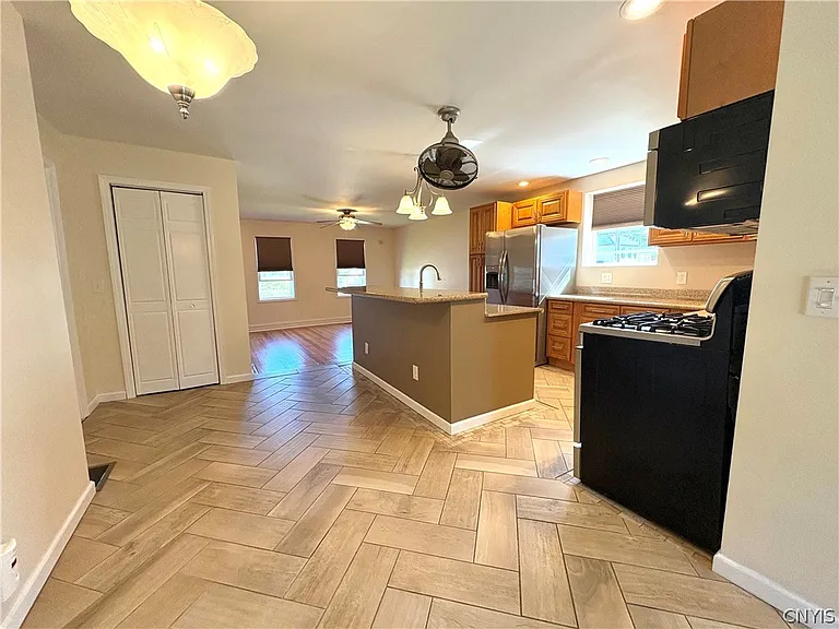 32 Walnut St — Photo 2
