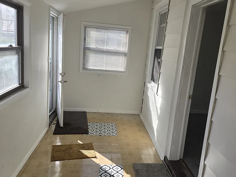 3002 S Wells St #2R — Photo 3