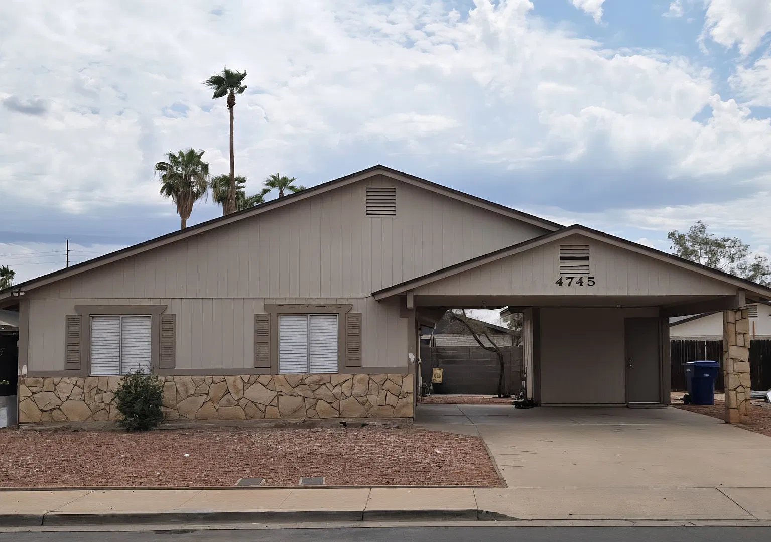 2 Bed 1 Bath Spacious Apartment in Mesa — Photo 1