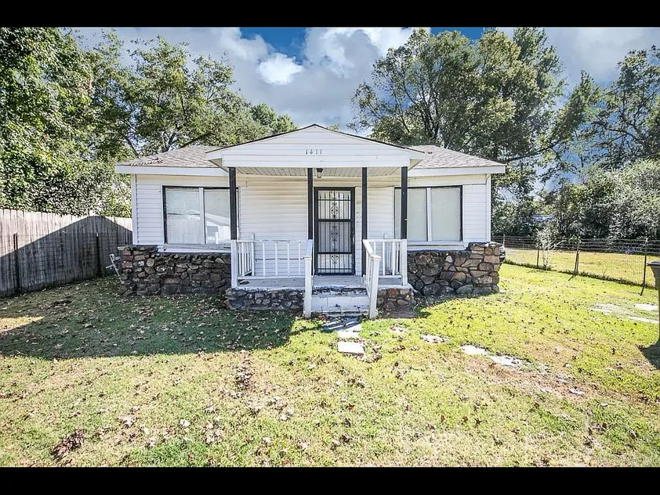 1411 S Highway 161