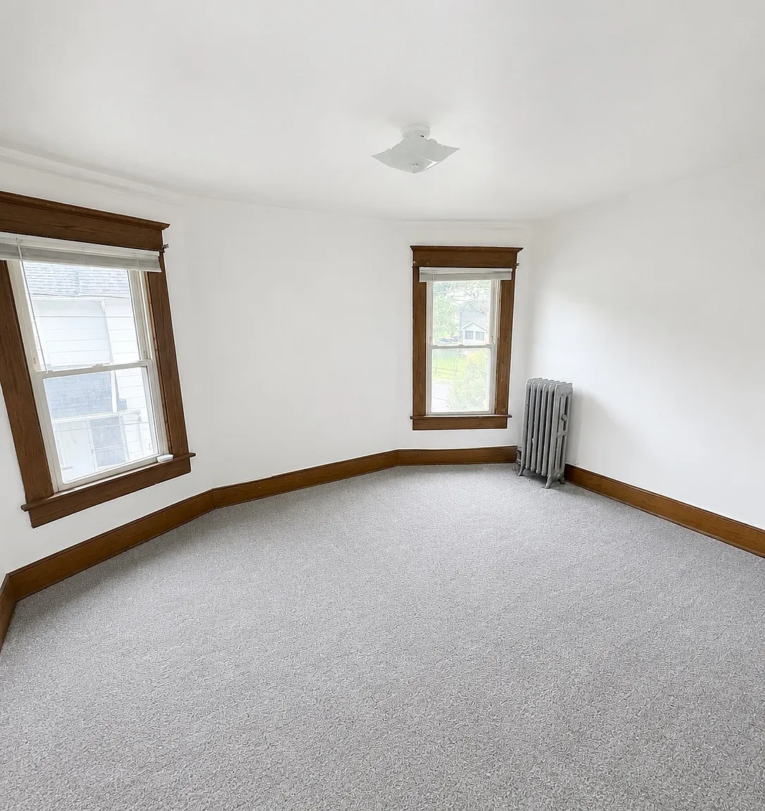 6 bed, 2900 sqft, $2,400 — Photo 4