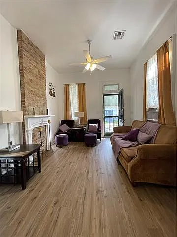 3 bed, 1.0 bath, 968 sqft, $1,700 — Photo 3
