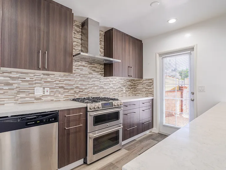 3960 Mayfield Ave — Photo 13