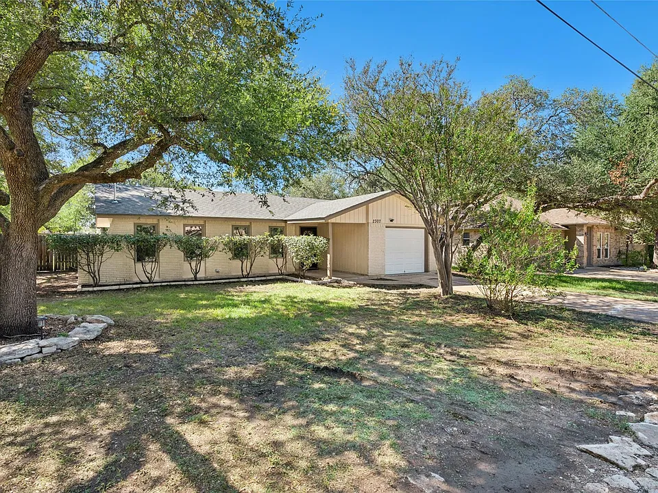 2307 W Riviera Dr
