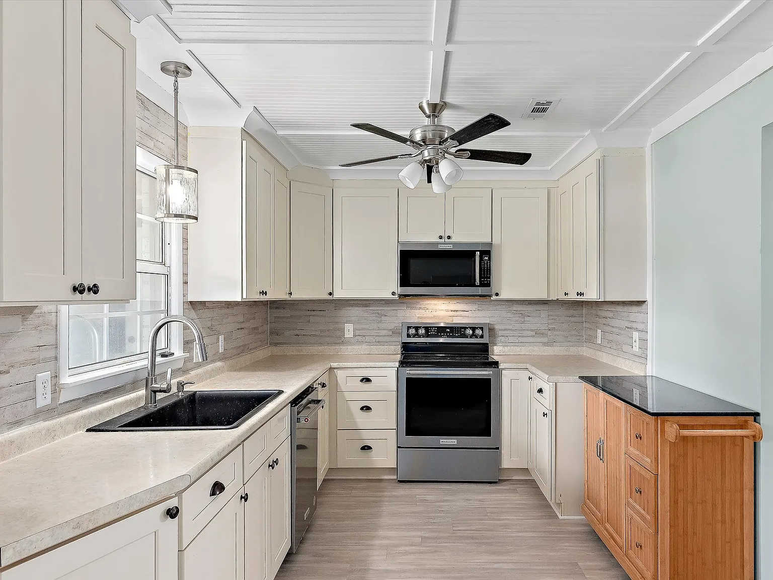 4 bed, 2229 sqft, $2,450 — Photo 3