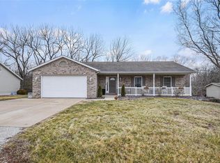 4826 Cedar Spring Dr, Highland, IL 62249