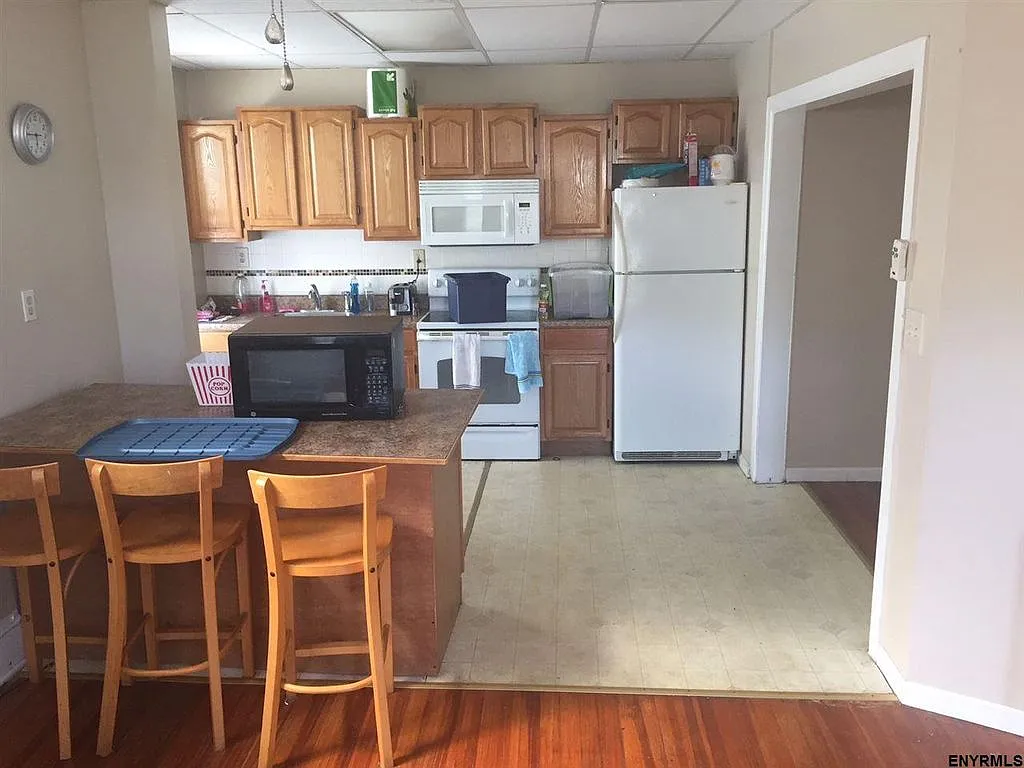 3 bed, 1000 sqft, $600 — Photo 3