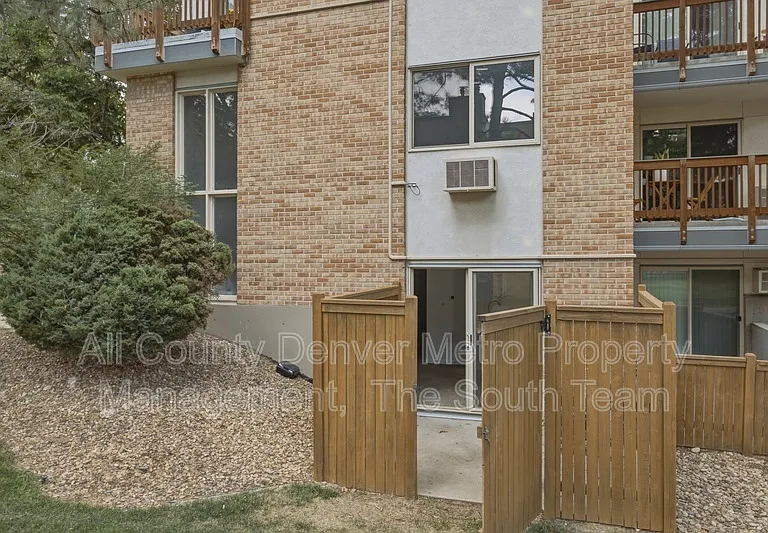 2835 S Monaco Street Pkwy #108 — Photo 2