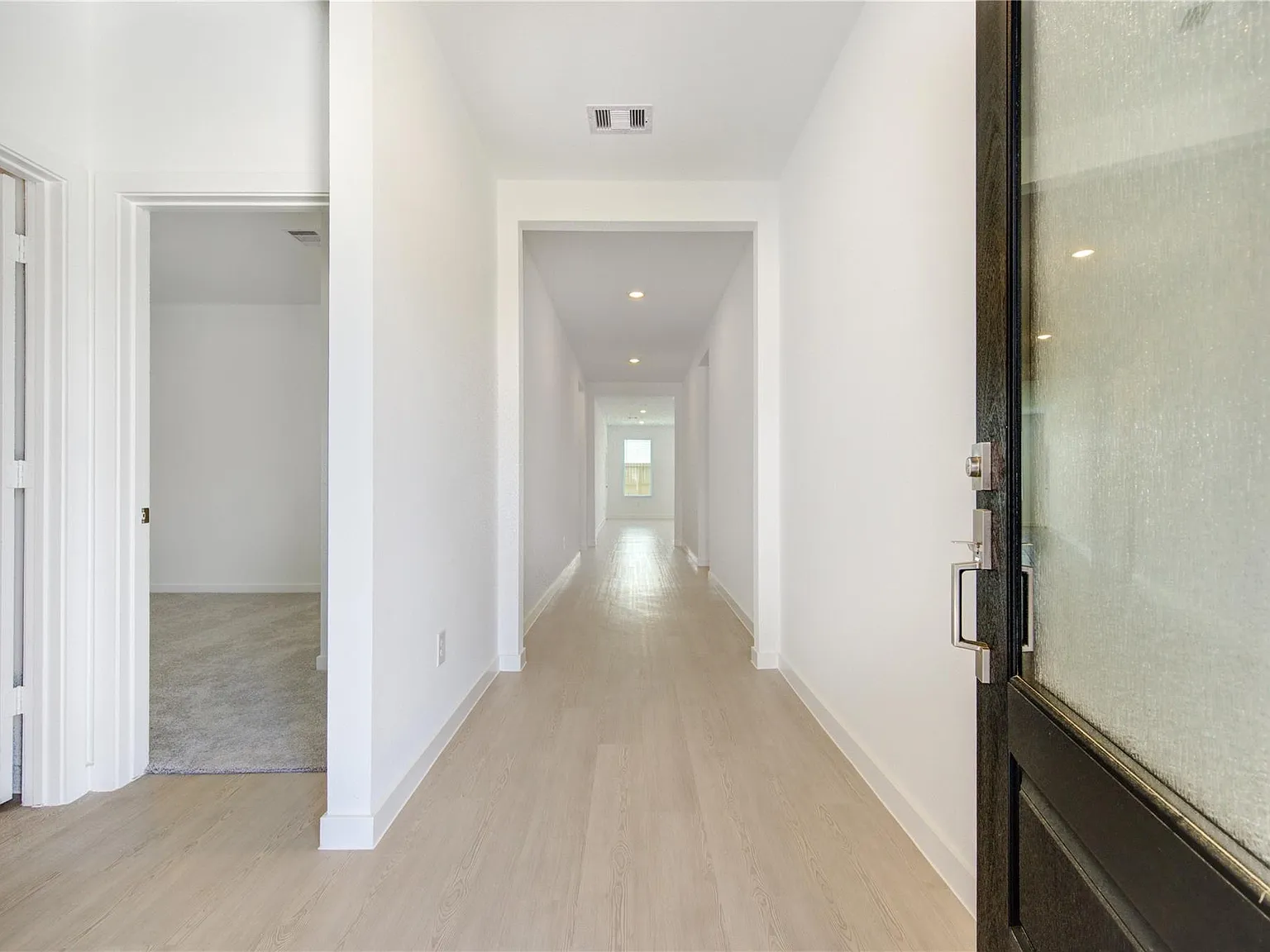 4 bed, 2.0 bath, 1922 sqft, $2,500 — Photo 4