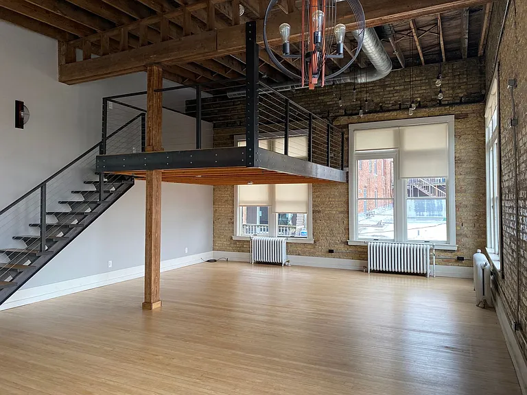 17 W Lawrence St — Photo 4