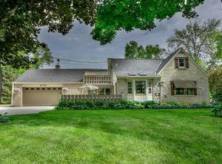 2110 W Highland Rd, Mequon, WI 53092