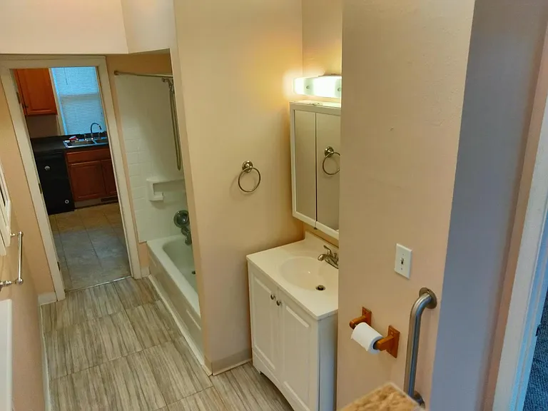2817 Charlotte St #1 — Photo 18