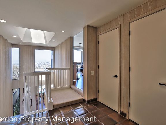 3rd image of 220 Beacon St