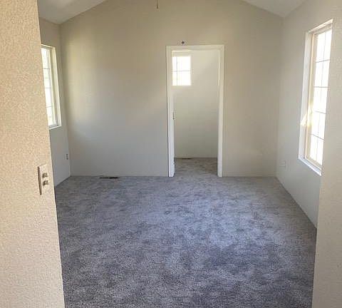 Master Bedroom w/ceiling fan