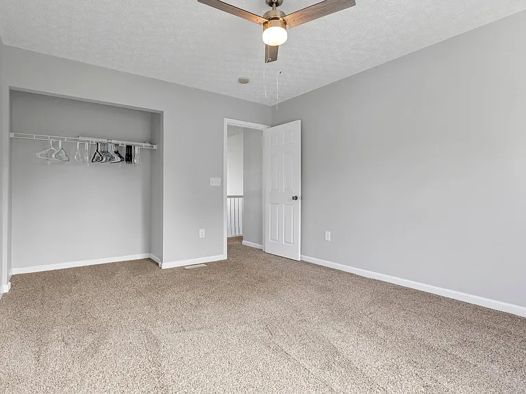 920 Sara Ct #920 — Photo 32
