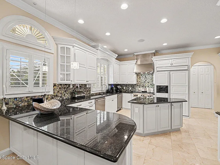 120 Lansing Island Dr — Photo 17