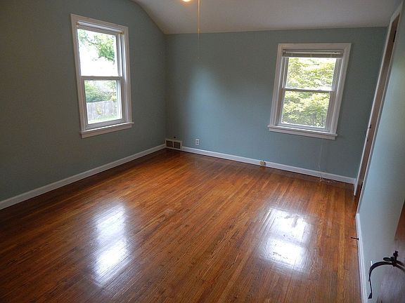 4th image of 2710 Algonquin Pkwy