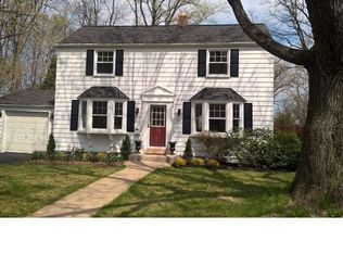 607 Lakevue Dr, Willow Grove, PA 19090