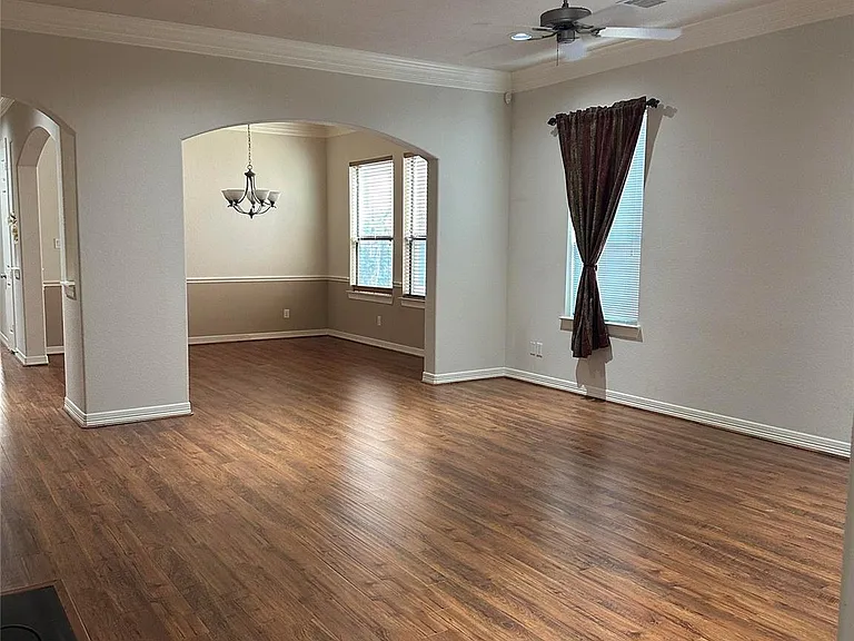 2910 Royal Oaks Grv — Photo 8