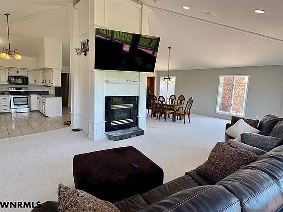 5th image of 1202 Meadowlark Dr
