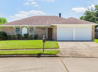 16807 Kings Chapel Ct, Friendswood, TX 77546