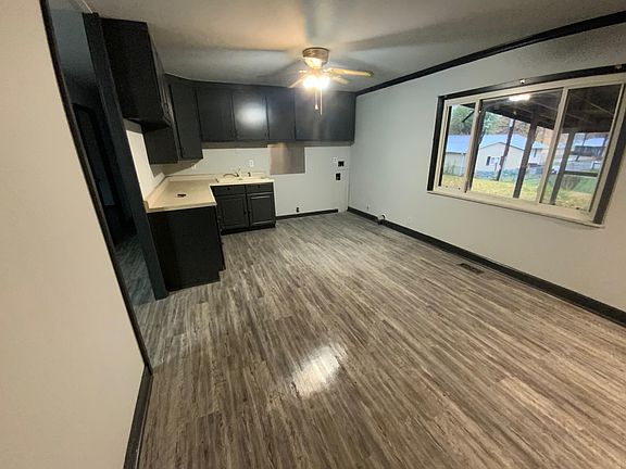 4th image of 901 Holiday Dr